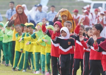 Hardiknas, Bupati Cirebon Minta Guru dan Orang Tua Didik Anak dengan Baik