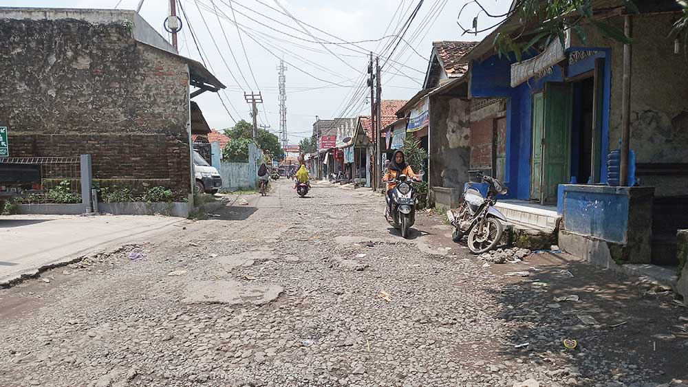 Golkar Sindir Jalan Rusak di Cirebon dan Indramayu