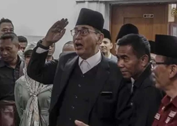 Pimpinan Al Zaytun Panji Gumilang Hormat ke Wartawan dan Ucapkan Shalom Aleichem Saat Datang ke Gedung Sate Temui Ridwan Kamil
