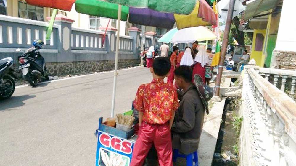 Pemkab Majalengka Perlu Berikan Pembinaan Pedagang Jajanan