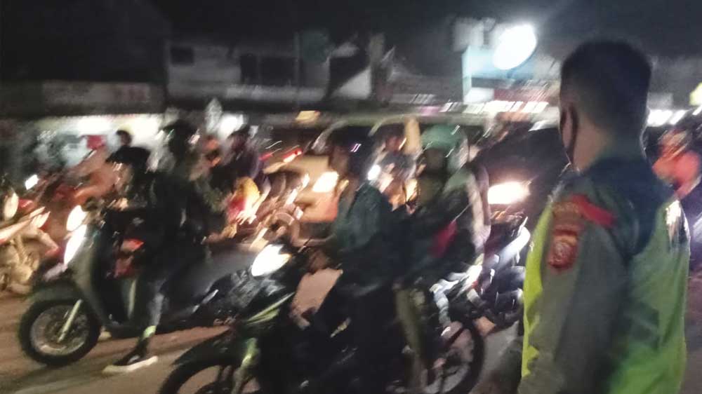 Terputus, Polisi Alihkan Arus Lalulintas di Jalan Nasional Wangon – Cilacap, Tujuan Cilacap, Bandung dan Yogyakarta