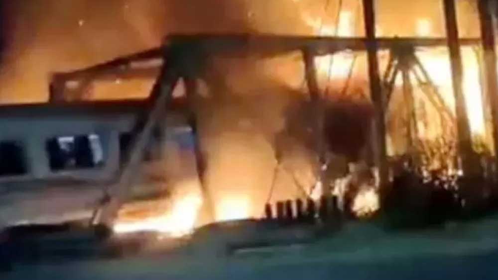 Kereta Tabrak Truk, Misteri Hilangnya Sopir Terungkap Rekaman Kamera CCTV