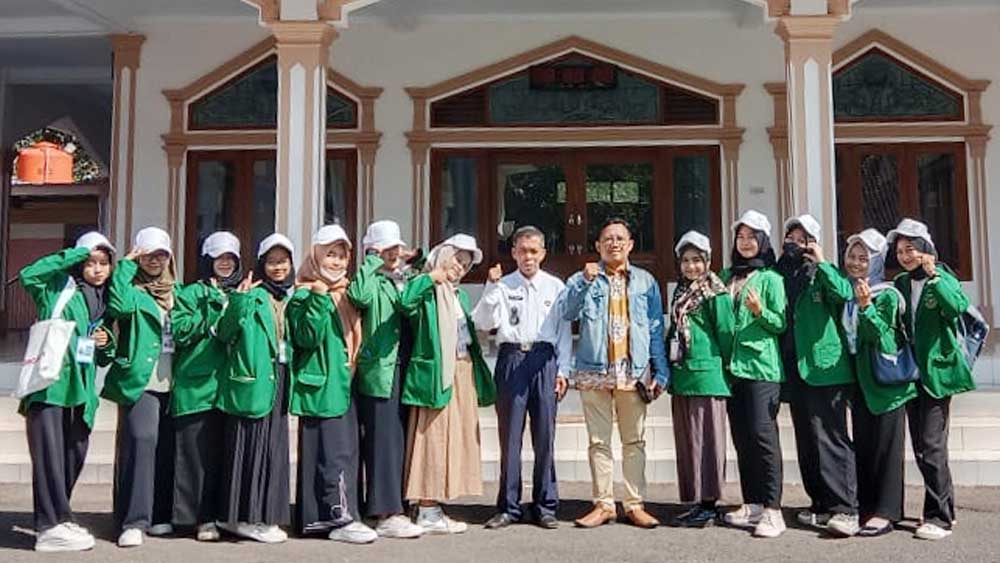 Mahasiswa IAIN Cirebon KKN di Desa Kamaranglebak