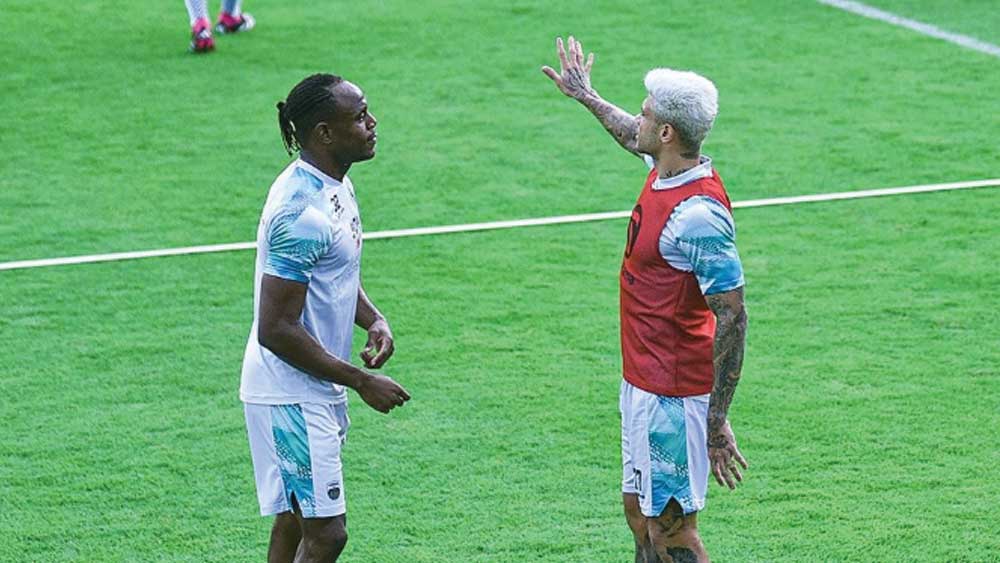 Serangan Balik Cepat Dewa United Diwaspadai Persib