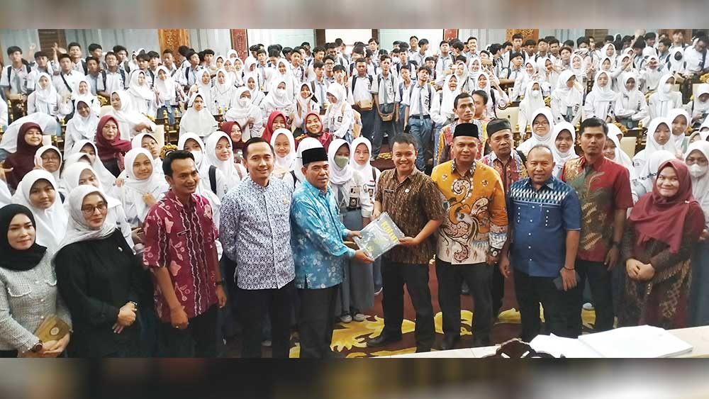Datangi DPRD Kabupaten Cirebon, Jimus Tampung Aspirasi Siswa SMAN 1 Palimanan