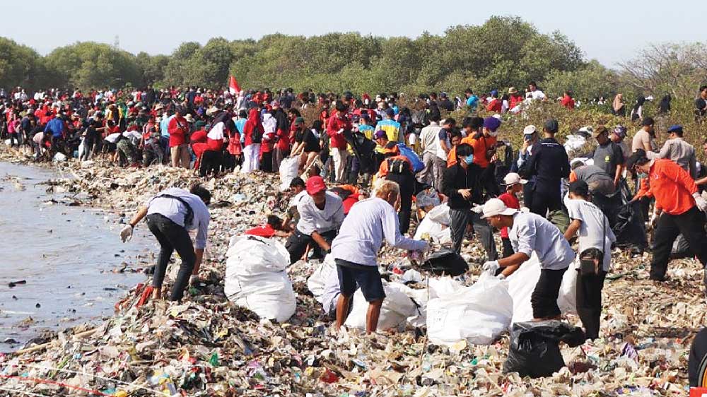 Pantai Kesenden Kota Cirebon Dinilai Jadi Pantai Terkotor ke-3 di Indonesia