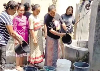 Terjadi Setiap Kemarau selama Puluhan Tahun, Warga Seuseupan Antre Air Asin Berbau tak Sedap