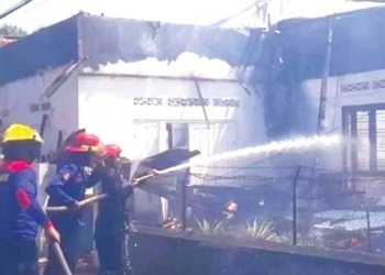 Akibat Puntung Rokok, Tiga Bangunan di Majalengka Terbakar