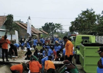 Peringati World Clean Up Day, Ribuan Masyarakat Bersihkan Sampah di Cirebon Timur