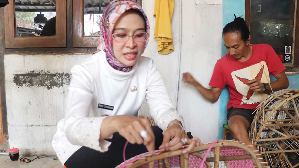 Usaha Rotan Tegalwangi Bantu Atasi Pengangguran di Cirebon