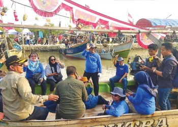 Air Sungai Surut dan Dangkal, Larung Saji Nadran Mundupesisir Cirebon Digeser Sore