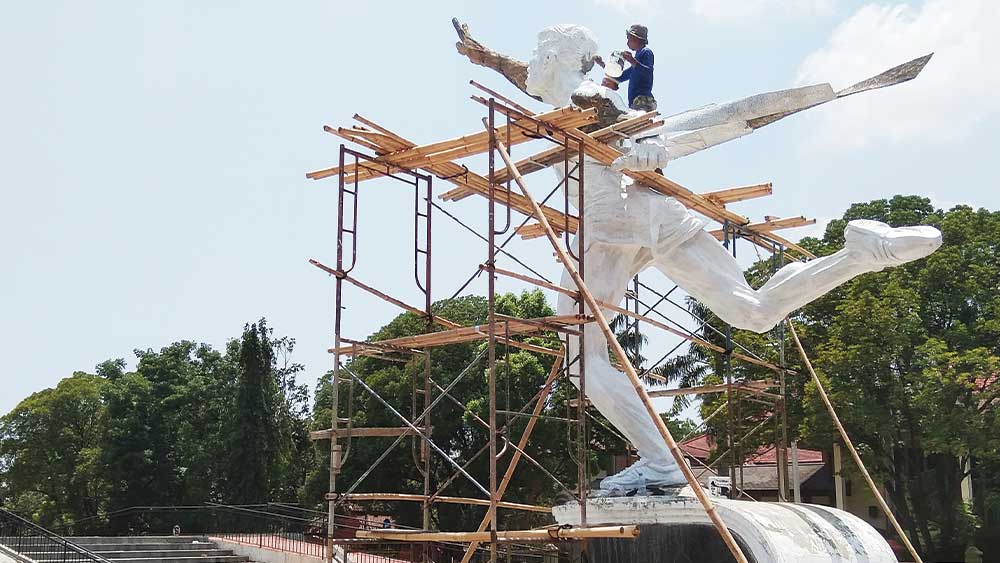 Alun-alun Taman Pataraksa, Bupati Cirebon Sebut Pengecatan Patung ATP Tak Kurangi Nilai Sejarah