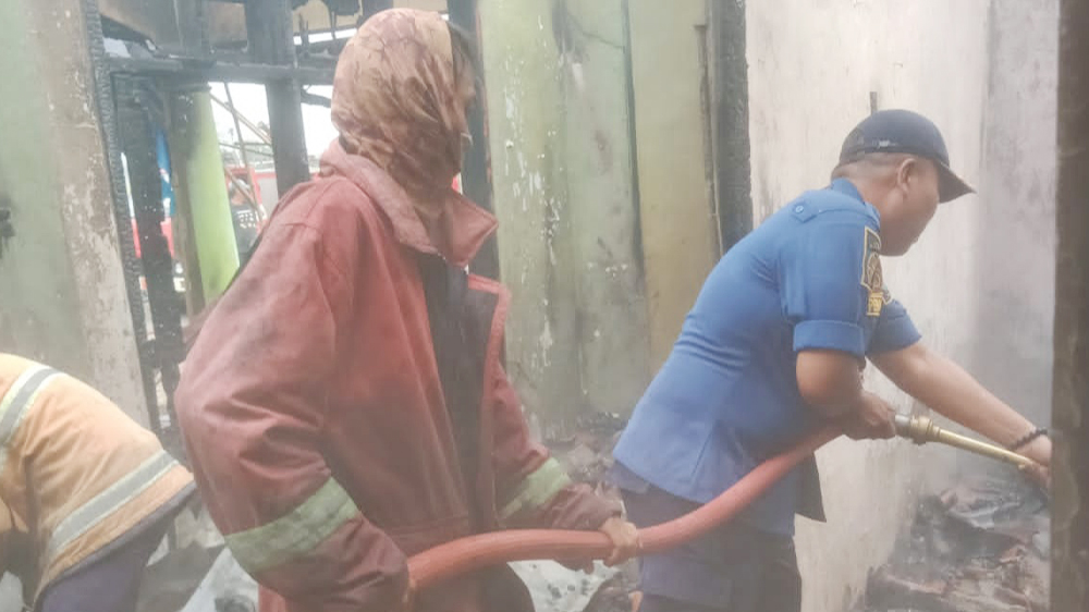 Kebakaran di Susukan Cirebon, Terdengar Letupan, Rumah Warga Tangkil Terbakar