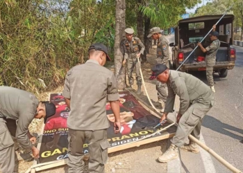 Melanggar, Ratusan Baliho dan Spanduk Bacaleg Kabupaten Cirebon Ditertibkan