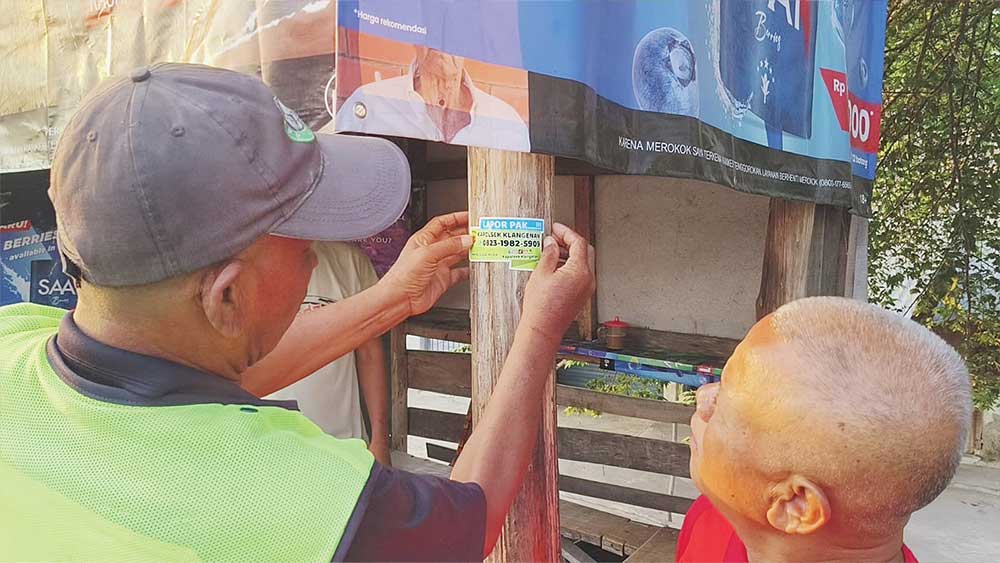 Sebar Nomor Pribadi di Stiker “Lapor Pak”, 5 Hari Kapolsek Klangenan Cirebon Terima 500 Telepon Warga