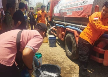 Desa Mundupesisir Kekeringan, BPBD Kabupaten Cirebon Salurkan Bantuan Air Besih, Warga Minta  Teraliri PDAM
