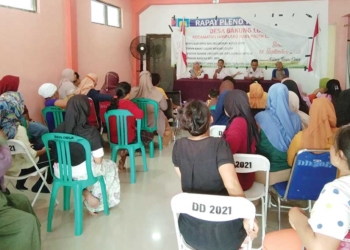 Ibu-ibu Geruduk Balai Desa Bakung Lor Desak Uang Pung Pilwu Serentak 2023 Kabupaten Cirebon