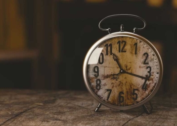 Rahasia, Manusia Kumpulan Hari yang Menunggu Waktu