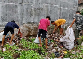 Antisipasi Banjir Pemdes dan Warga Megu Gede Kerja Bakti Bersihkan Irigasi