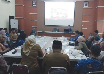 DLH Kabupaten Cirebon Beri Pelatihan Pengelola TPST 3R