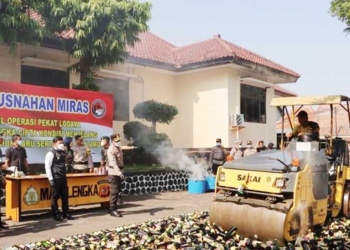 Jelang Nataru, Ribuan Botol Miras di Majalengka Dimusnahkan