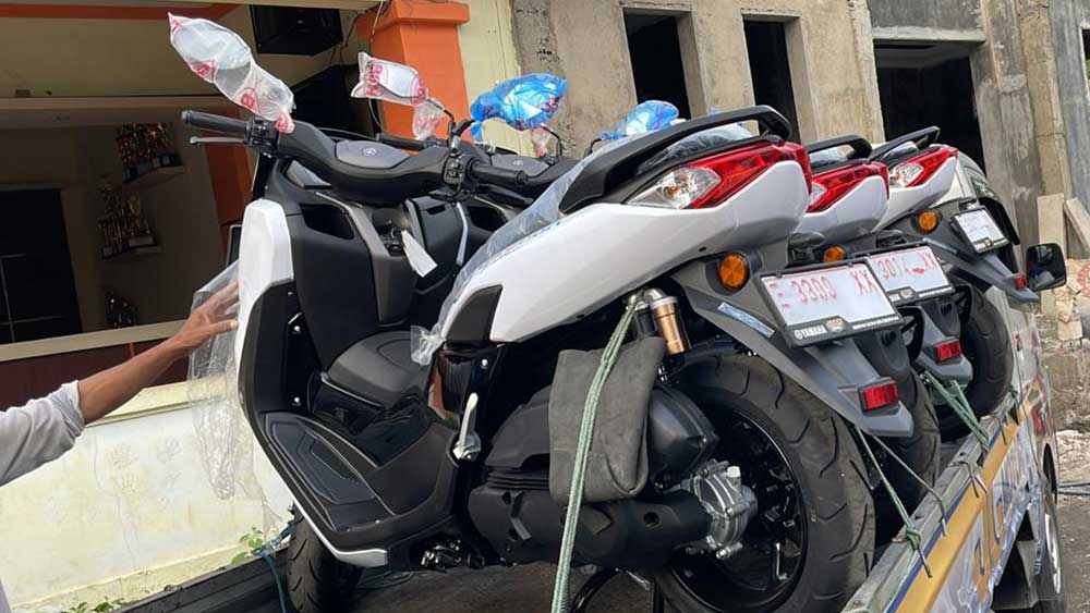 Bupati Imron Berikan Bantuan 412 Yamaha Nmax untuk Kuwu se Kabupaten Cirebon