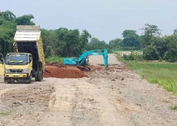Jalan Akses Kampus Polman Rusak karena Banjir