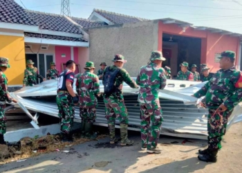 Desa Banjarwangunan Cirebon Diterjang Angin Puting Beliung, Puluhan Rumah Rusak