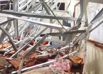 Detik-detik SMPN 2 Greged Ambruk, Siswa Berlindung di Bawah Meja