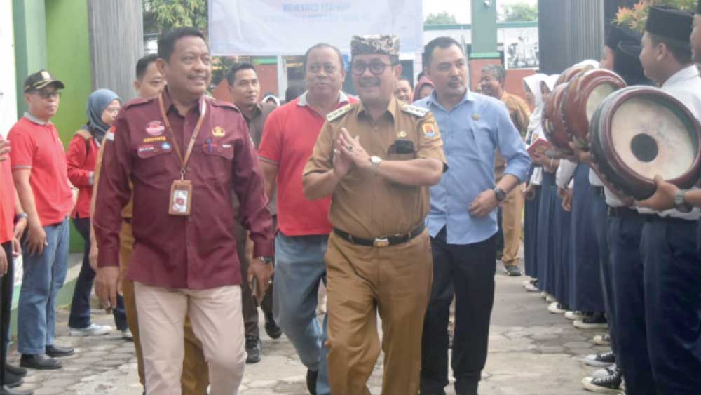 Bantu Tangani Stunting, Bupati Cirebon Imron Apresiasi Program UKS SMPN 1 Sumber
