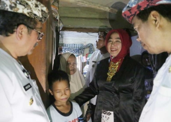 Bupati Cirebon Sambangi Rumah Warga Menderita Kemiskinan Ekstrim di Panembahan, Imron Instruksikan Gercep