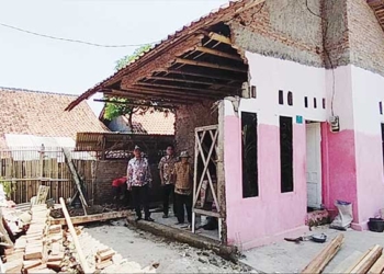 Puluhan Rumah di Cirebon Timur Rusak Diterjang Hujan Angin, Ada yang Terbelah Dua