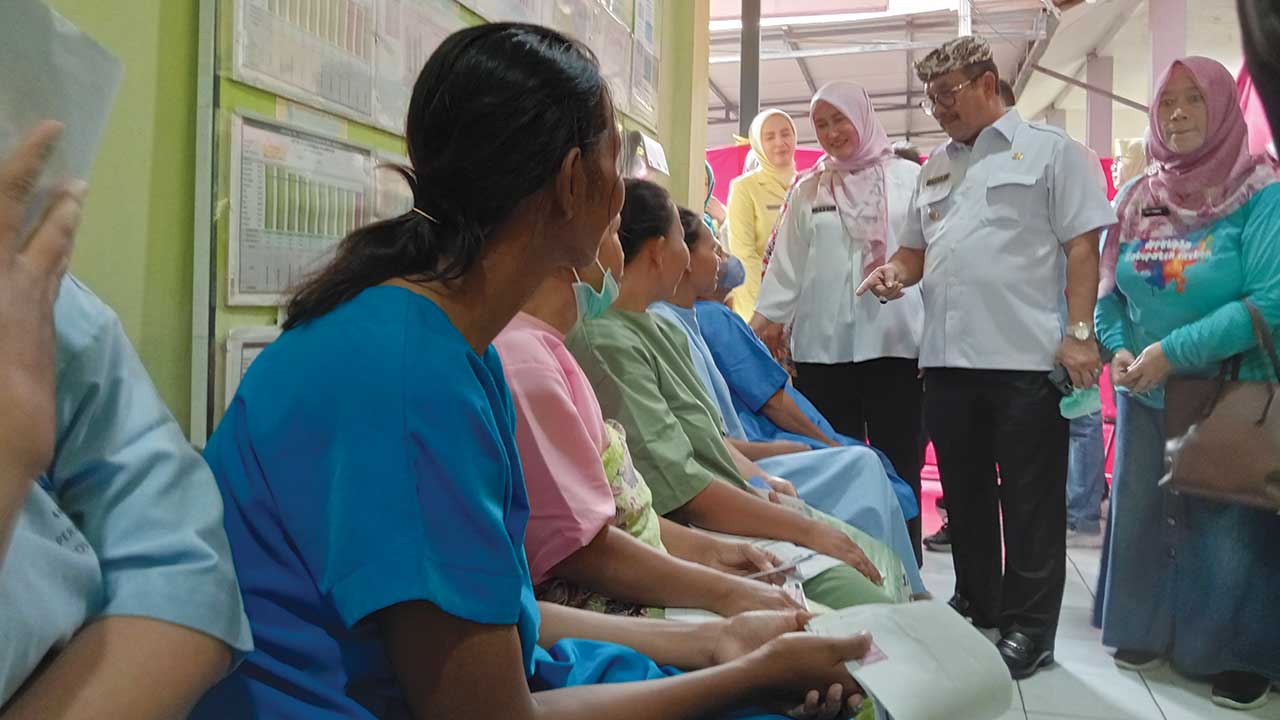 Bupati Imron Tinjau Kegiatan MKJP MOW dan MOP, Keluarga Bahagia SDM Unggul dengan Mengatur Kelahiran dan Jumlah Anak