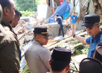 Pj Wali Kota Cirebon Tinjau Rumah Ambruk