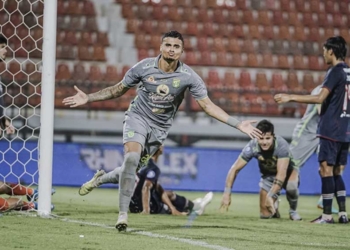 Arema FC Masih Tertekan di Zona Degradasi Liga 1 Usai Dibungkan Persebaya dengan Skor Tipis