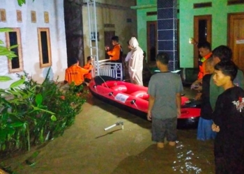 Banjir di Cirebon Timur, Air Terus Naik, Ribuan Warga Diungsikan, Butuh Makanan, Pakaian dan Obat-obatan