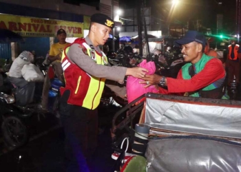 Bulan Ramadan, Polresta Cirebon Gelar Patroli Sahur Sambil Bangunkan Warga