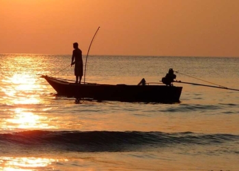 Perahu Nelayan Indramayu Terbalik, Terombang-ambing 5 Hari Sampai Perairan Demak