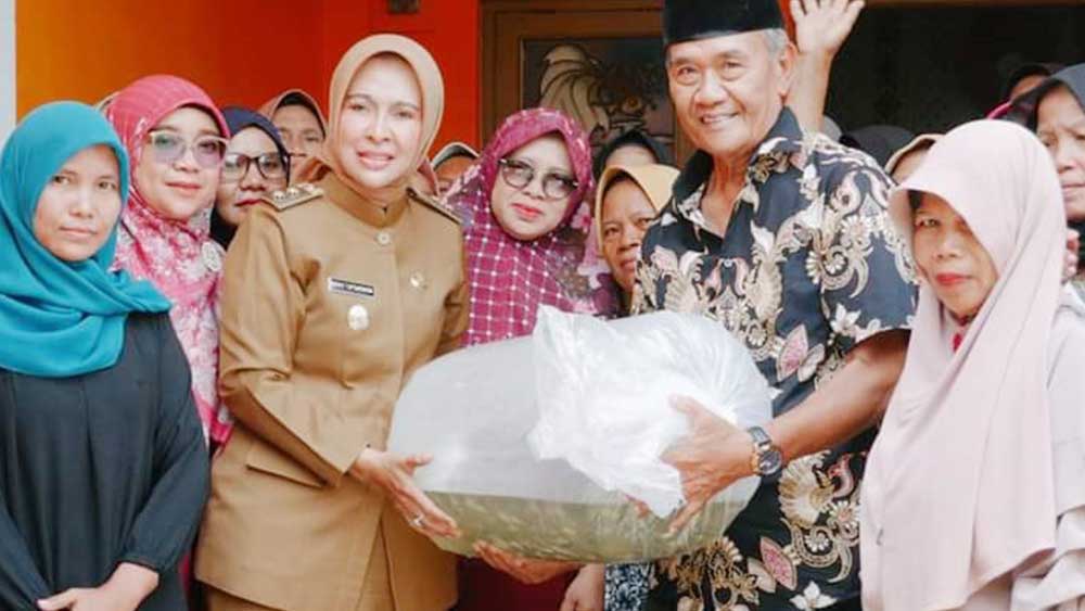 Wabup Cirebon Ayu Apresiasi Pemberian Benih