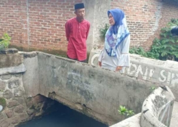 Wabup Cirebon Ayu Tinjau Drainase Rusak di Dawuan