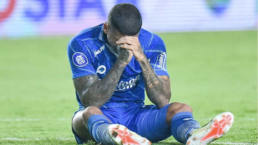 Cedera Parah, Paha Striker Persib Ciro Alves Bengkak