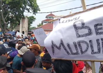 Kuwu Surakarta Cirebon Didemo Lagi, Aksi Berlangsung Tegang