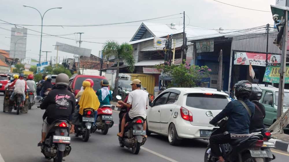Jalur Pantura Cirebon Layak Dilalui Pemudik, Tapi Banyak PJU Mati