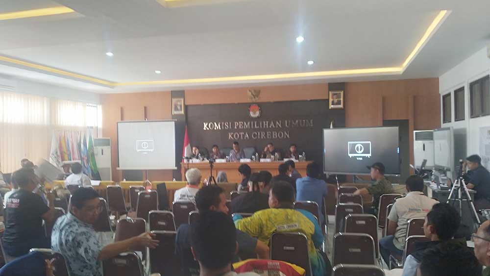 Berlangsung Alot, Rekapitulasi di Kota Cirebon Molor