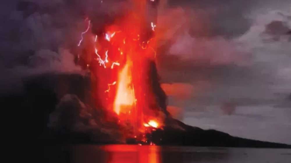 Dunia Terkejut, Mencekamnya Letusan Gunung Ruang hingga Bikin Bulu Roma Berdiri