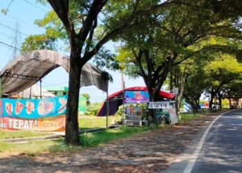 Jelang Arus Mudik, Warung Dadakan Menjamur di Pantura Cirebon