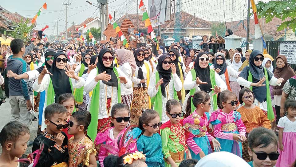 Masyarakat Desa Bulak Arjawinangun Cirebon Persembahkan Tari untuk Negeri