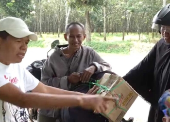 Pertemuan Kang Dedi Mulyadi dengan Keluarga yang Mudik dari Hasil Jual Kalung Sang Ibu