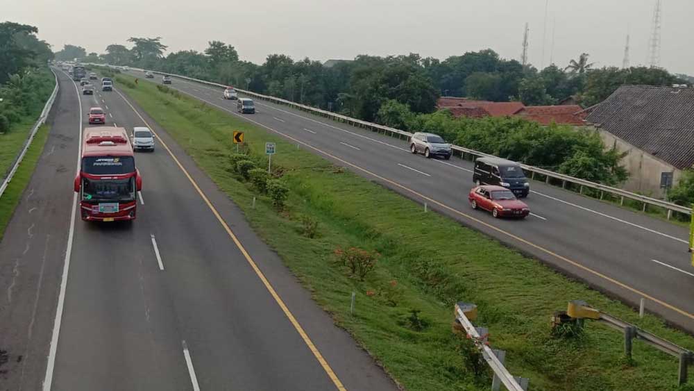 Arus Mudik, Ribuan Kendaraan Lintasi Tol Cisumdawu, Ramai Lancar