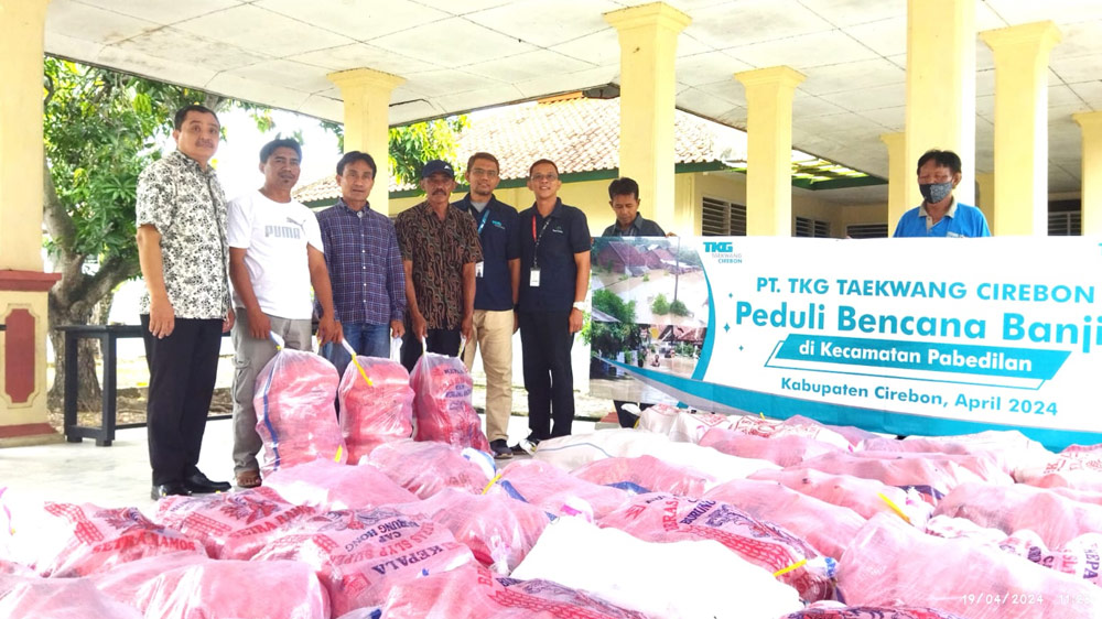 PT Taekwang Cirebon Salurkan 250 Paket Bantuan untuk Korban Banjir di Pabedilan